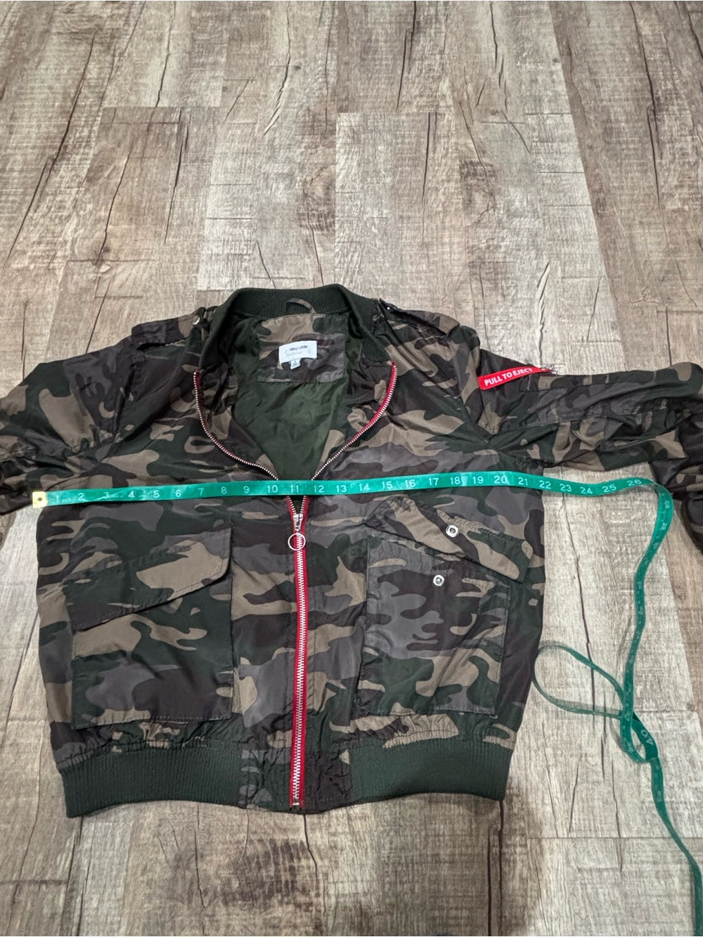 Women’s Green Camo Bomber Jacket with Red Zipper Size Medium - Picture 5 of 12